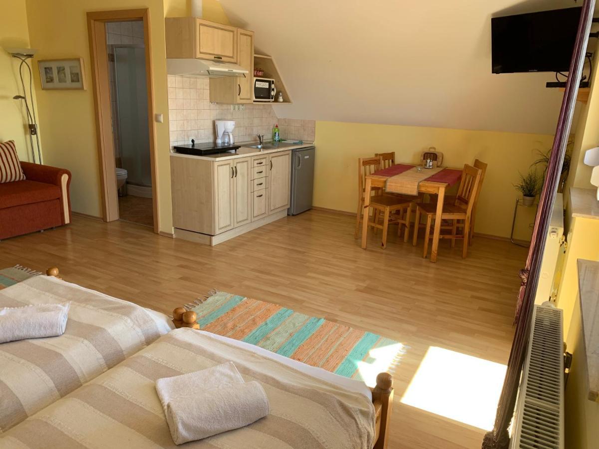 Holidaysport Haus Balatongyörök Eksteriør billede